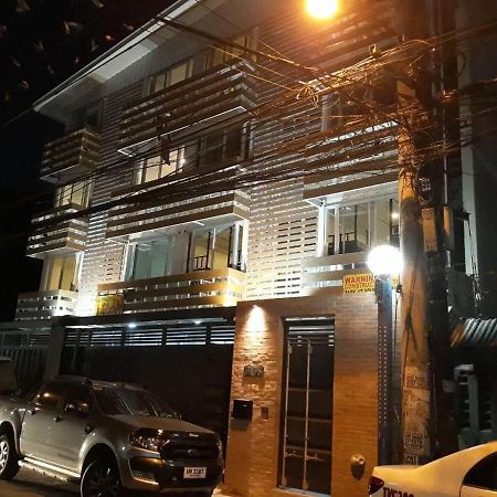 Burgos Hub Hostel Pasay Bagian luar foto