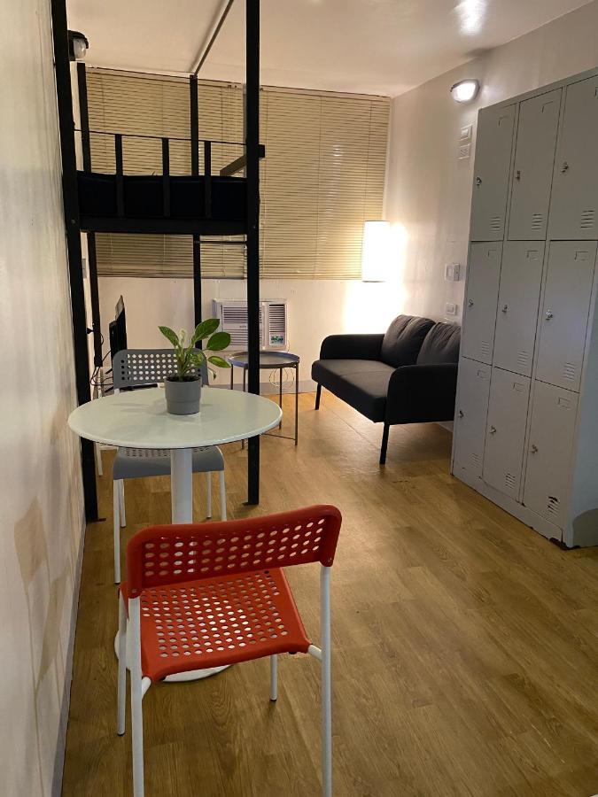 Burgos Hub Hostel Pasay Bagian luar foto