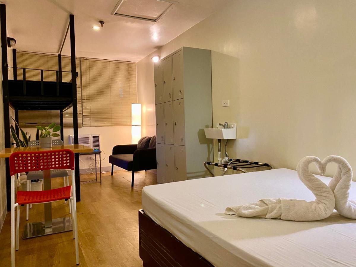Burgos Hub Hostel Pasay Bagian luar foto