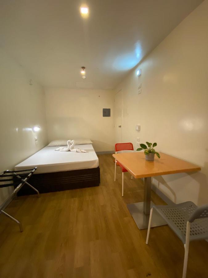 Burgos Hub Hostel Pasay Bagian luar foto