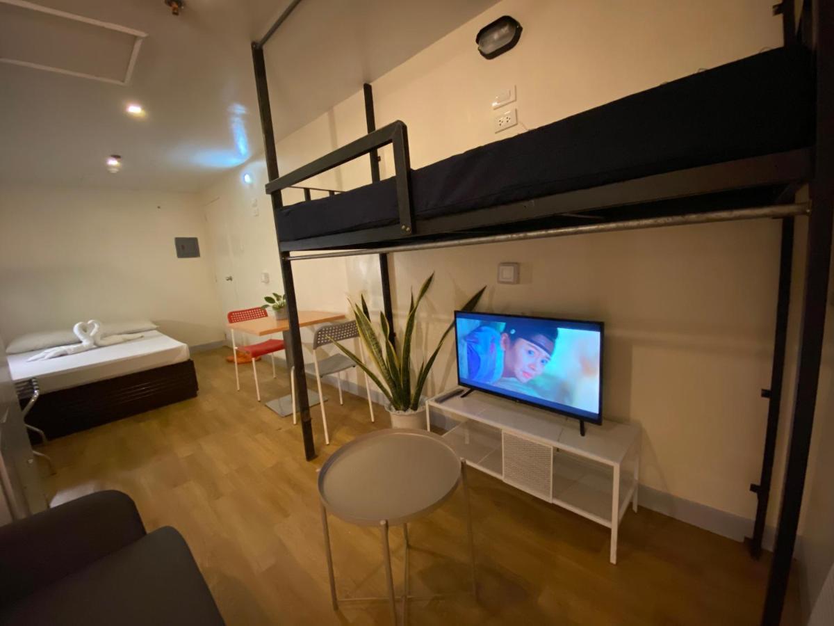 Burgos Hub Hostel Pasay Bagian luar foto