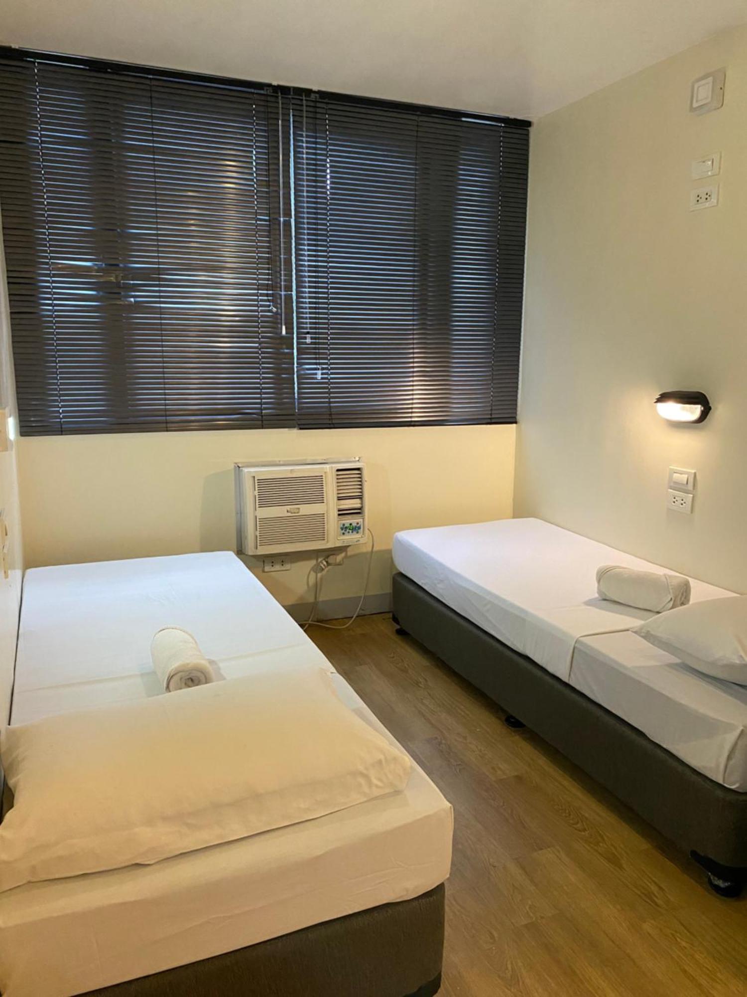 Burgos Hub Hostel Pasay Bagian luar foto